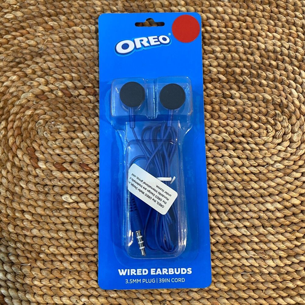 Oreo-branded wired earbuds